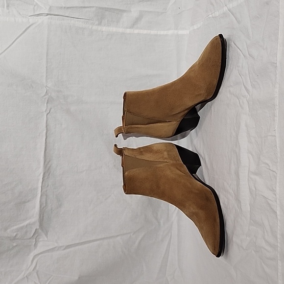 M. GEMI Tan Suede Ankle Boots, size 38½ - Picture 3 of 8
